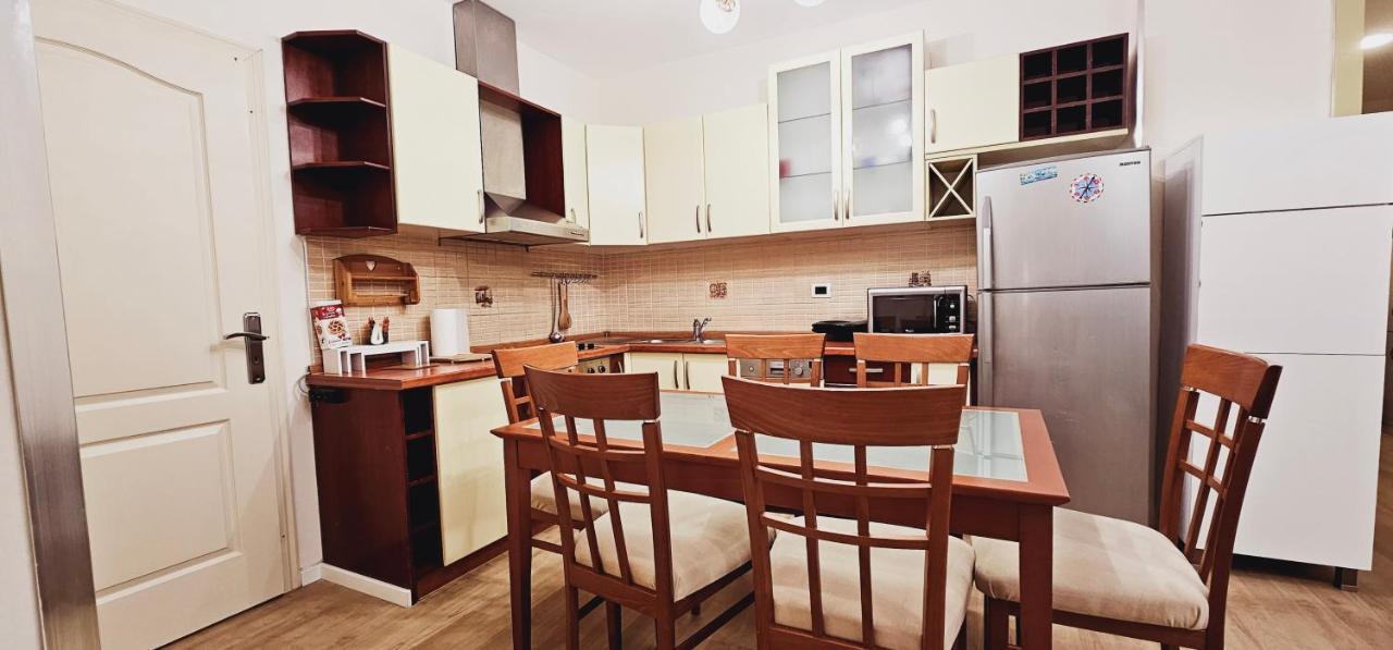 Discover Tirana From Our 3-Room Apartment With Free Parking-Komuna E Parisit Εξωτερικό φωτογραφία